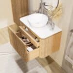 Rundes wandhängendes Badezimmermöbel 80 cm aus Natureiche mit Riffelfront und weißes Solid-Surface-Becken