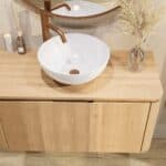 Rundes wandhängendes Badezimmermöbel 100 cm aus Natureiche mit glatte Front und Eichenholzplatte
