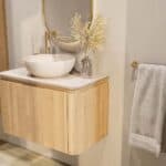 Rundes wandhängendes Badezimmermöbel 80 cm aus Natureiche mit glatte Front und Platte