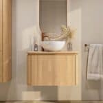 Rundes wandhängendes Badezimmermöbel 80 cm aus Natureiche mit glatte Front und Eichenholzplatte