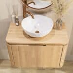 Rundes wandhängendes Badezimmermöbel 80 cm aus Natureiche mit glatte Front und Eichenholzplatte