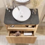 Rundes wandhängendes Badezimmermöbel 80 cm aus Natureiche mit glatte Front und Granitplatte