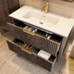 Wandhängendes Badezimmermöbel 100 cm aus dunkler Eiche mit zwei Schubladen und matt-weißer Mineralguss-Waschtisch (wandhängen
