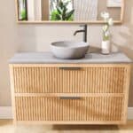 Wandhängendes Badezimmermöbel 120 cm aus Natureiche mit zwei Schubladen und graue Kalksteinplatte (elegant)
