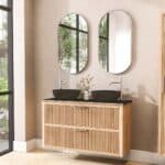Wastischunterschrank aus massiver Eiche, 120 cm, mit 2 Schubladen und einer Arbeitsplatte aus Schwarzer Beton mit 2 Aufsaztbecken, handwerkliche Verarbeitung für jahrelange Freude