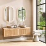 Wandhängendes Badezimmermöbel 160 cm aus Natureiche mit eine Schublade und beige Kalksteinwaschtisch