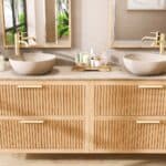 Wandhängendes Badezimmermöbel 200 cm aus Natureiche mit zwei Schubladen und beige Kalksteinwaschtisch (elegant)