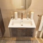 Wandhängendes Badezimmermöbel 70 cm aus dunkler Eiche mit eine Schublade und matt-weißer Mineralguss-Waschtisch (wandhängend)