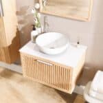 Wandhängendes Badezimmermöbel 70 cm aus Natureiche mit eine Schublade und weißes Solid-Surface-Aufsatzbecken
