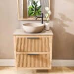 Wandhängendes Badezimmermöbel 70 cm aus Natureiche mit zwei Schubladen und beige Kalksteinwaschtisch (hochwertig)