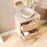 Wandhängendes Badezimmermöbel 70 cm aus Natureiche mit zwei Schubladen und beige Kalksteinwaschtisch (hochwertig)