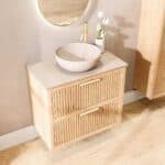 Wandhängendes Badezimmermöbel 80 cm aus Natureiche mit zwei Schubladen und beige Kalksteinwaschtisch (hochwertig)