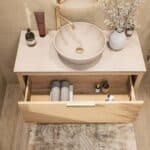 Wandhängendes Badezimmermöbel 100 cm aus Natureiche mit eine Schublade und beige Kalksteinwaschtisch (hochwertig)