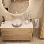 Wandhängendes Badezimmermöbel 120 cm aus Natureiche mit Einzelwaschtisch und beige Kalksteinwaschtisch