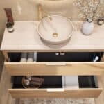 Wandhängendes Badezimmermöbel 120 cm aus Natureiche mit Einzelwaschtisch und beige Kalksteinwaschtisch