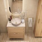 Wandhängendes Badezimmermöbel 70 cm aus Natureiche mit zwei Schubladen und beige Kalksteinwaschtisch