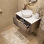 Wandhängendes Badezimmermöbel 80 cm aus dunkler Eiche mit eine Schublade und weißes Solid-Surface-Aufsatzbecken (modern)
