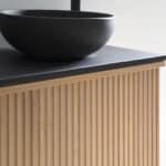 Brooklyn Waschtischunterschrank 120 cm Eiche massiv natur mit schwarzer Platte und Waschbecken