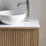 Bayport Waschtischunterschrank in Eiche 160 cm aus massiver Natureiche mit Solid Surface und zwei Waschbecken