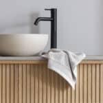La Ciotat Waschtischunterschrank 120 cm Eiche massiv natur mit beiger Platte und Waschbecken