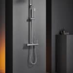 Modernes Aufputz-Duschsystem in Chrom mit thermostatischer Duscharmatur, Kopfbrause Ø20 cm und höhenverstellbarer Handbrause. Erhältlich in 6 Farben und mit 5 Jahren Garantie.