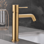 Moderne niedrige Waschtischarmatur in Gebürstetes Gold, passend für Badmöbel mit Waschtisch. Mit langlebiger PVD-Beschichtung. Mit 5 Jahren Garantie und in 5 Farben erhältlich.
