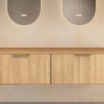 Wandhängender runder Badezimmer-Unterschrank 160 cm aus Natureiche mit abgerundeten Ecken und glatter Front