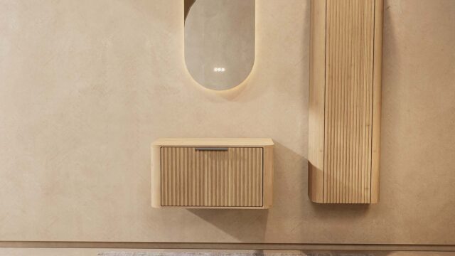 Wandhängender runder Badezimmer-Unterschrank 80 cm aus Natureiche mit abgerundeten Ecken und Riffelfront