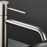 Moderne erhöhte Waschtischarmatur in Gebürstetes Nickel, ideal für Badmöbel mit Aufsatzwaschbecken, als Komplettset inklusive passendem Click-Clack-Verschluss  Der Click-Clack-Verschluss lässt sich durch Drücken einfach öffnen und schließen. Mit 5 Jahren
