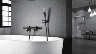 Moderne thermostatische Bad-/Duscharmatur in Black Gun Metal mit langlebiger PVD-Beschichtung. Geliefert als Komplettset mit Handbrause, Brauseschlauch und Wandhalter. Erhältlich in 5 Farben.