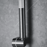 Moderne thermostatische Bad-/Duscharmatur in Black Gun Metal mit langlebiger PVD-Beschichtung. Geliefert als Komplettset mit Handbrause, Brauseschlauch und Wandhalter. Erhältlich in 5 Farben.