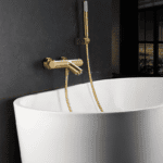 Luxuriöse thermostatische Bad-/Duscharmatur in gebürstetem Gold mit langlebiger PVD-Beschichtung. Geliefert als Komplettset mit Handbrause, Brauseschlauch und Wandhalter. Erhältlich in 5 Farben.