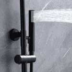 Stilvolles Aufputz-Duschsystem in Mattschwarz, thermostatischer Duscharmatur und Kopfbrause Ø20 cm. Inklusive verstellbarer Handbrause. Erhältlich in 5 Farben und mit 5 Jahren Garantie.