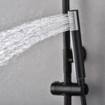 Stilvolles Aufputz-Duschsystem in Mattschwarz, thermostatischer Duscharmatur und Kopfbrause Ø20 cm. Inklusive verstellbarer Handbrause. Erhältlich in 6 Farben und mit 5 Jahren Garantie.