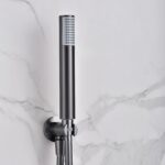 Luxuriöses thermostatisches Unterputz-Duschsystem in Black Gun Metal mit PVD-Beschichtung, Kopfbrause Ø25 cm und separatem Handbrausenset. Wandanschluss. Erhältlich in 6 Farben und mit 5 Jahren Garantie.