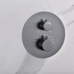 Luxuriöses thermostatisches Unterputz-Duschsystem in Black Gun Metal mit PVD-Beschichtung, Kopfbrause Ø25 cm und separatem Handbrausenset. Wandanschluss. Erhältlich in 6 Farben und mit 5 Jahren Garantie.
