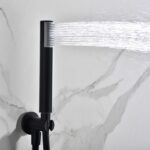 Stilvolles thermostatisches Unterputz-Duschsystem in Mattschwarz, Kopfbrause Ø25 cm und separatem Handbrausenset. Wandanschluss. Erhältlich in 6 Farben und mit 5 Jahren Garantie.