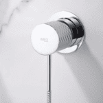 Moderne Waschtischarmatur Wandmontage in Chrom, für die Montage über Waschtisch oder Aufsatzwaschbecken. Mit 5 Jahren Garantie und in 5 Farben erhältlich.