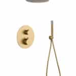 Thermostatisches Unterputz-Duschsystem in gebürstetem Gold mit PVD-Beschichtung, Kopfbrause Ø25 cm und separatem Handbrausenset. Für Deckenmontage ausgeführt. Erhältlich in 6 Farben und mit 5 Jahren Garantie.