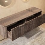 Wandhängender runder Badezimmer-Unterschrank 160 cm aus dunkler Eiche mit abgerundeten Ecken und Riffelfront