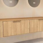 Wandhängender runder Badezimmer-Unterschrank 160 cm aus Natureiche mit abgerundeten Ecken und glatter Front