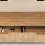 Wandhängender runder Badezimmer-Unterschrank 160 cm aus Natureiche mit abgerundeten Ecken und glatter Front