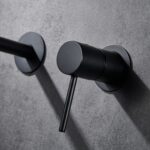 Moderne Waschtischarmatur Wandmontage in Schwarz, für die Montage über Waschtisch oder Aufsatzwaschbecken, als Komplettset inklusive passendem Click-Clack-Verschluss  Der Click-Clack-Verschluss lässt sich durch Drücken einfach öffnen und schließen. Mit 5