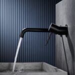 Moderne Waschtischarmatur Wandmontage in Schwarz, für die Montage über Waschtisch oder Aufsatzwaschbecken, als Komplettset inklusive passendem Click-Clack-Verschluss  Der Click-Clack-Verschluss lässt sich durch Drücken einfach öffnen und schließen. Mit 5