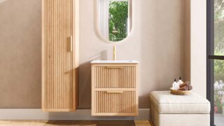 Wandhängendes Badezimmermöbel 60 cm aus Natureiche mit Riffelfront und zwei Softclose-Schubladen