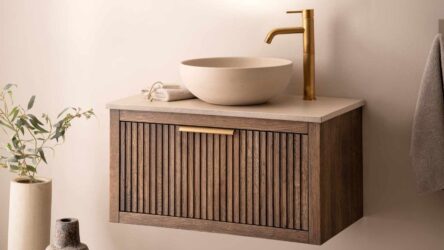 Wandhängendes Dunkeleiche-Badmöbel 80 cm mit einer Schublade und Kalksteinplatte mit Waschbecken