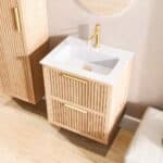 Wandhängendes Badezimmermöbel 60 cm aus Natureiche mit Riffelfront und zwei Softclose-Schubladen