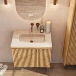 Natureiche Badezimmermöbel 70 cm mit glatter Front, Innenschublade und beigem Kalkstein-Waschtisch
