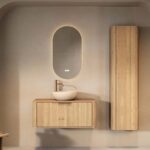 Rundes hängendes Badezimmermöbel 100 cm aus Natureiche mit glatter Front, Eichenholzplatte und beige Kalksteinbecken
