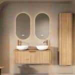 Rundes hängendes Badmöbel 120 cm aus Natureiche mit glatter Front, Eichenholzplatte und zwei weißes Solid-Surface-Aufsatzbeck
